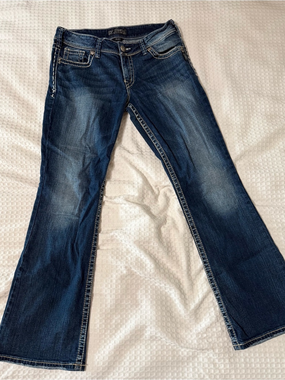 Silver Jeans Suki Womenโs Dark Blue Bootcut Jeans